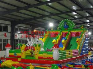 黑龍江充氣城堡質量展示 - 河南藍月月氣模玩具廠家產(chǎn)品展示第一頁