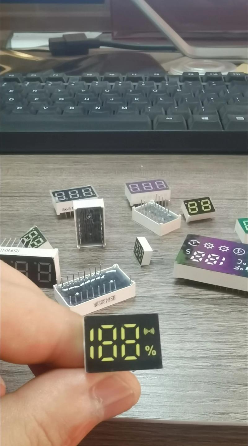 引領(lǐng)照明未來 專業(yè)制造LED數(shù)碼管、平面管、數(shù)碼屏、多彩屏、貼片數(shù)碼管及LED泛光燈